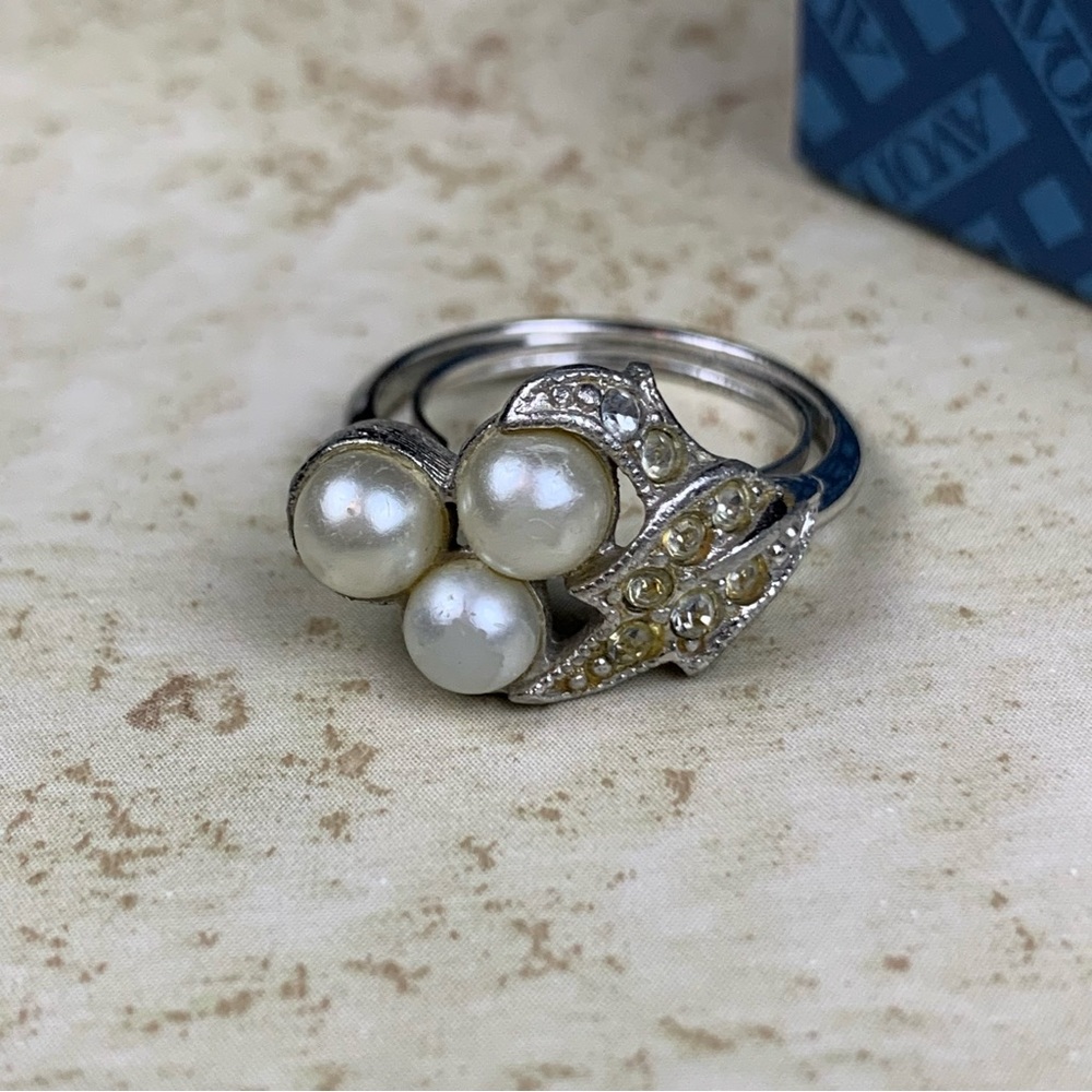 Vintage 70s Avon Evening Splendor Silver Ring Faux Pearl Rhinestone Adjustable - Picture 5 of 8